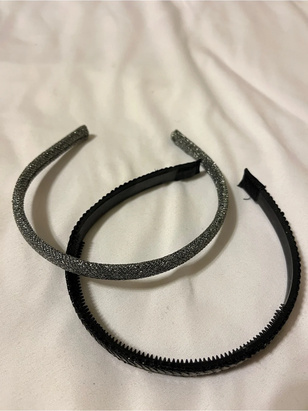 Set of 2 Women’s Sparkly Headbands Black Sequin & Silver Glitter Tooth Comb